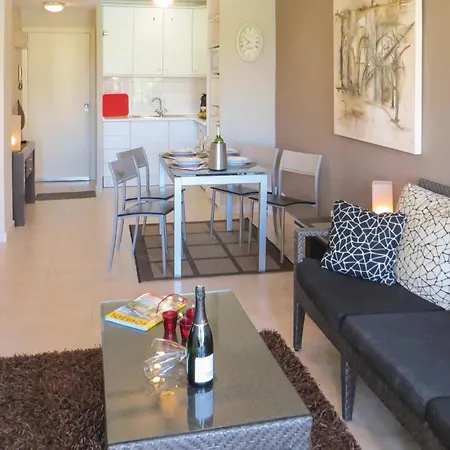 Apartmán Lovely In With Swimming Pool